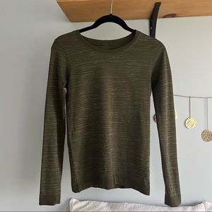 LULULEMON army green swiftly relaxed-fit long sleeve athletic tee/workout shirt